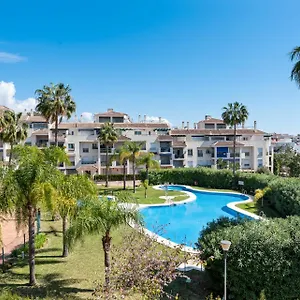 Lovely 2-bed 10 Mins Walk From Puerto Banus Marbella