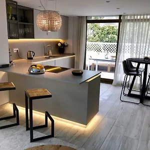 Luxury In La Isla, Walking Distance To Puerto Banus Marbella
